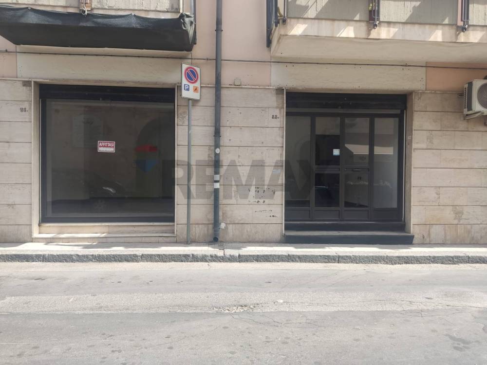 locale commerciale in affitto a Belpasso