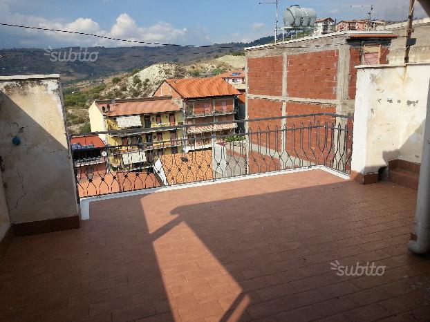 casa indipendente in affitto a Bronte