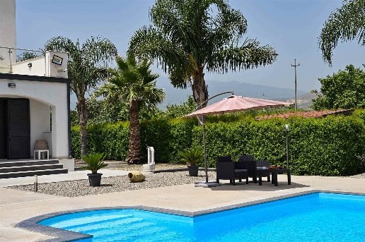 casa indipendente in affitto a Calatabiano