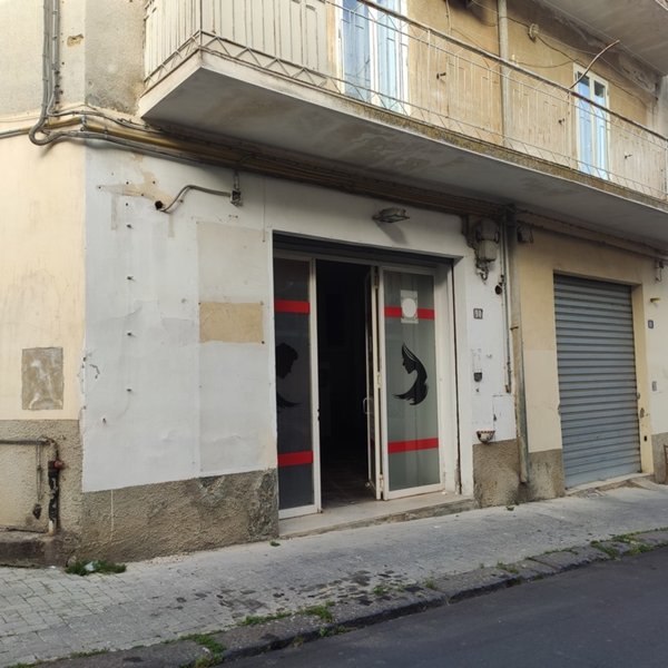 locale commerciale in affitto a Caltagirone