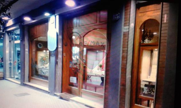 locale commerciale in affitto a Caltagirone
