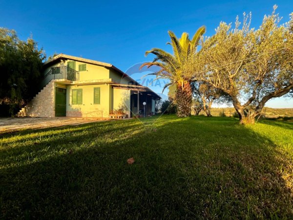 casa indipendente in affitto a Caltagirone in zona Santo Pietro