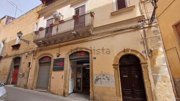 locale commerciale in affitto a Caltagirone