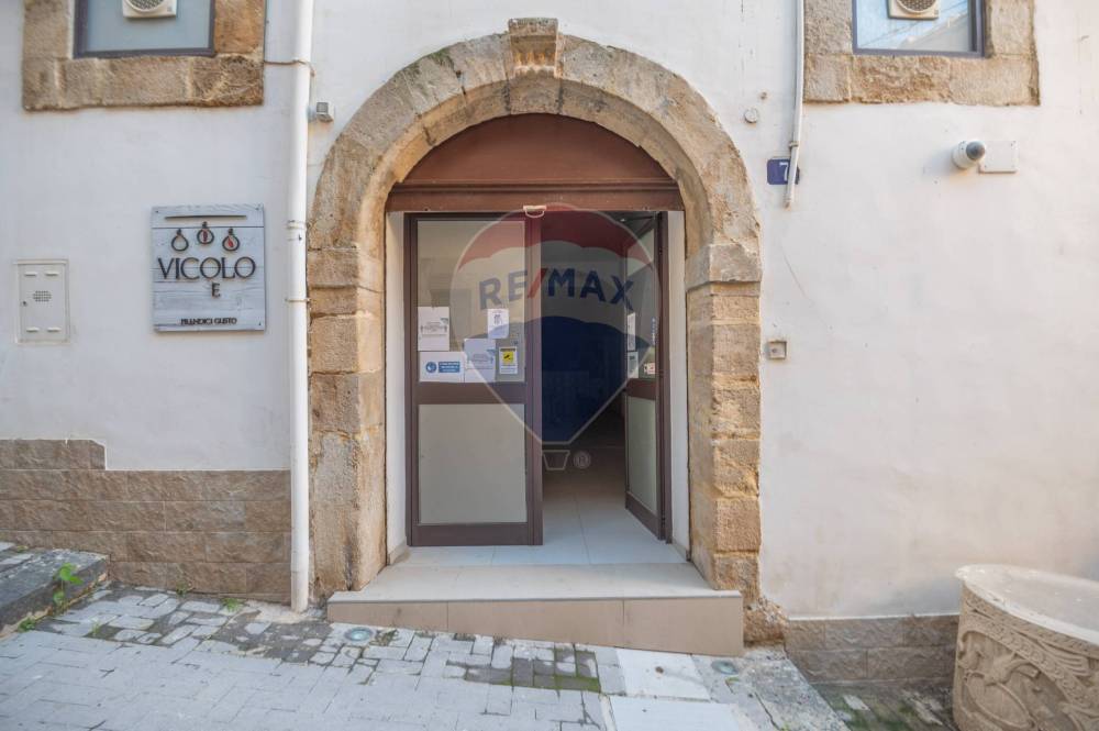 locale commerciale in affitto a Caltagirone