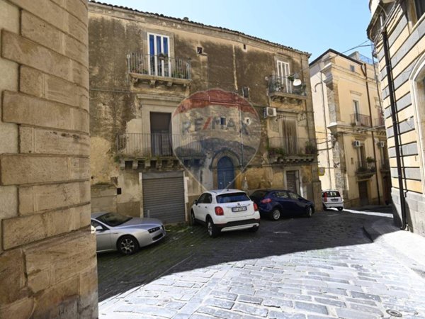 casa indipendente in affitto a Caltagirone