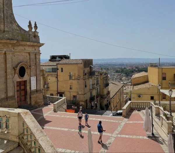 locale commerciale in affitto a Caltagirone