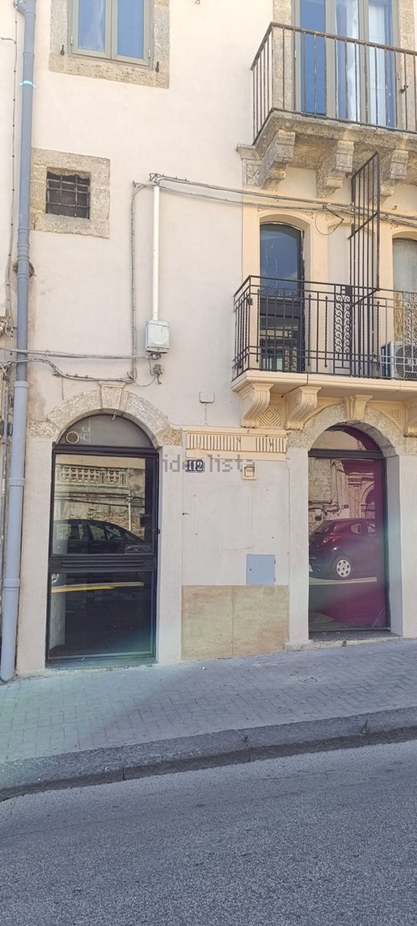 locale commerciale in affitto a Caltagirone
