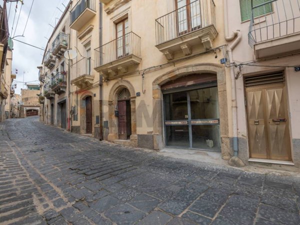 negozio in affitto a Caltagirone
