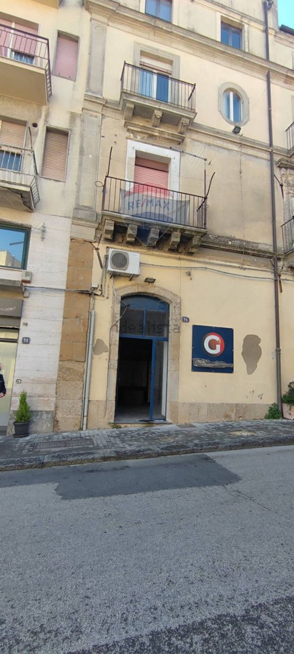 locale commerciale in affitto a Caltagirone