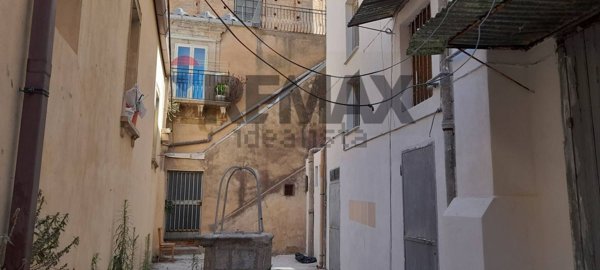 locale commerciale in affitto a Caltagirone