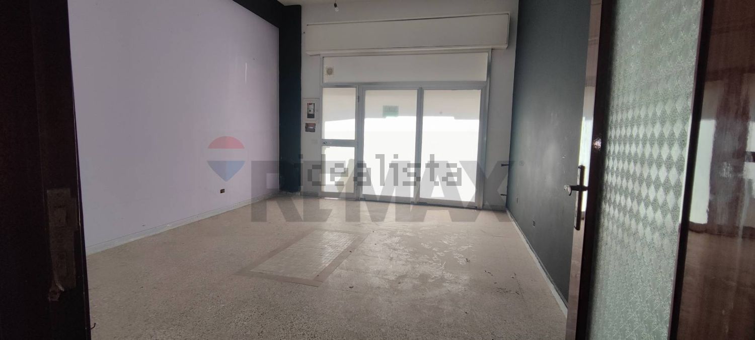 locale commerciale in affitto a Caltagirone