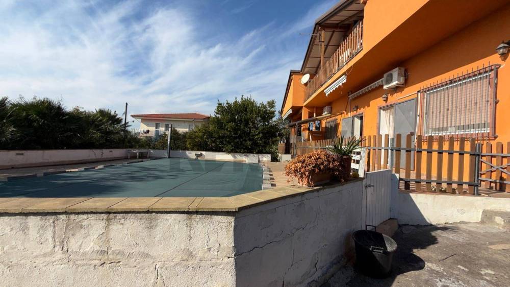 casa indipendente in affitto a Camporotondo Etneo