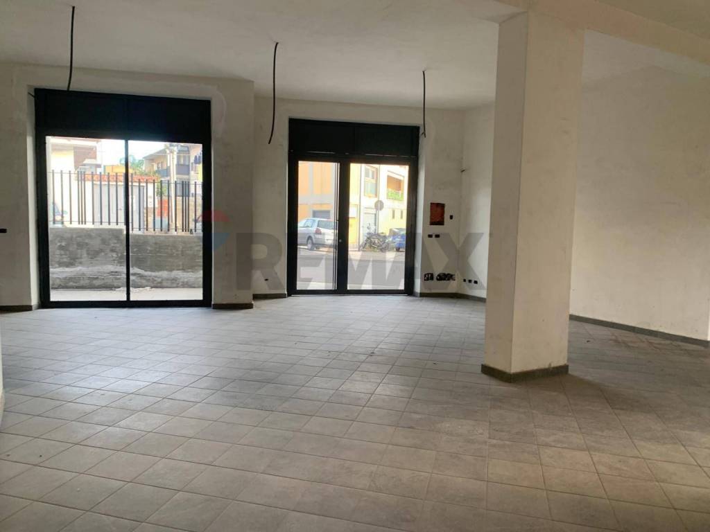 negozio in affitto a Camporotondo Etneo
