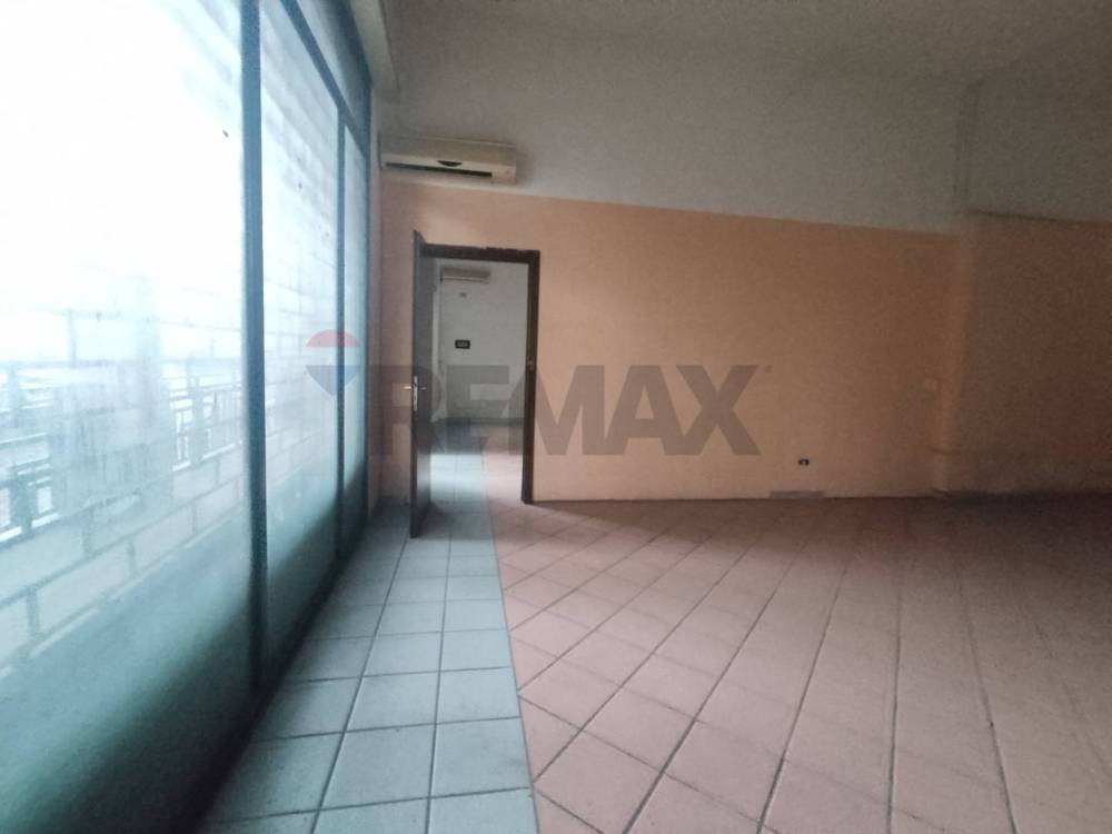 locale commerciale in affitto a Camporotondo Etneo in zona Centro Storico