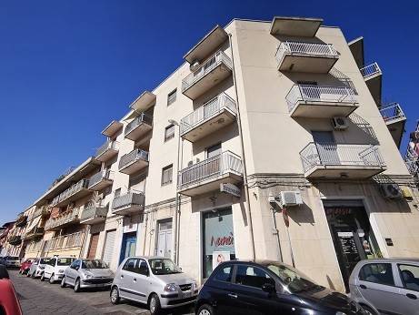 negozio in affitto a Catania in zona Ognina