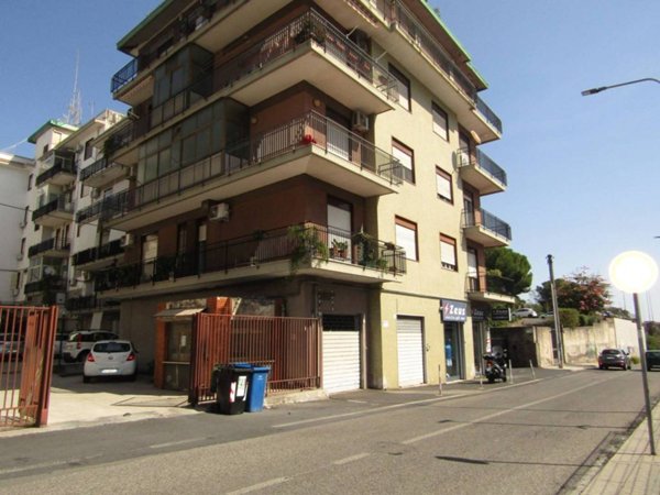 negozio in affitto a Catania