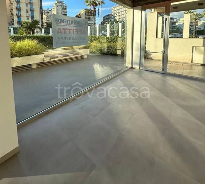 negozio in affitto a Catania