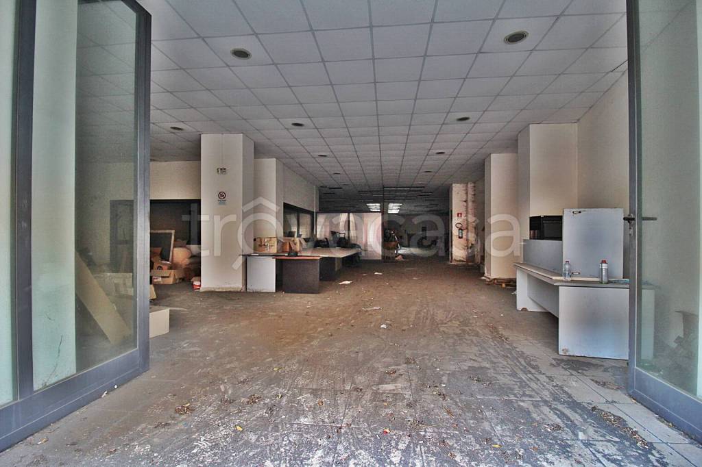 negozio in affitto a Catania