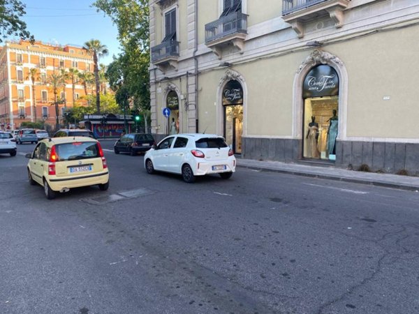 negozio in affitto a Catania