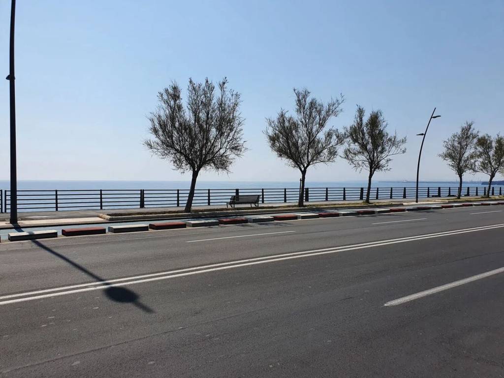 negozio in affitto a Catania in zona Ognina