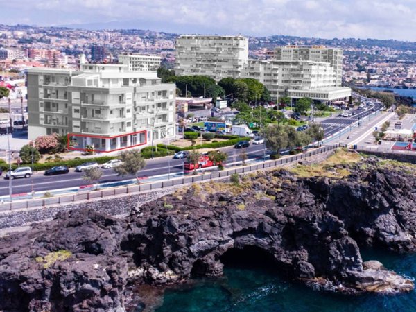 negozio in affitto a Catania in zona Ognina