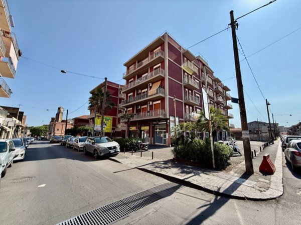 negozio in affitto a Catania in zona Barriera del Bosco