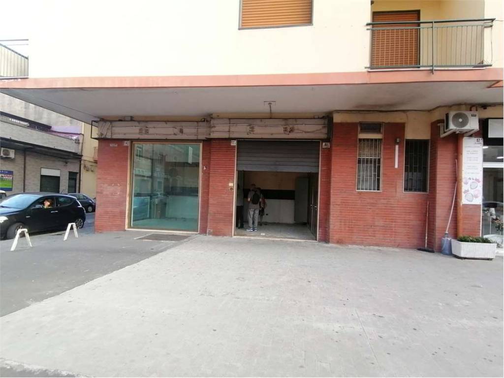 negozio in affitto a Catania in zona Ognina