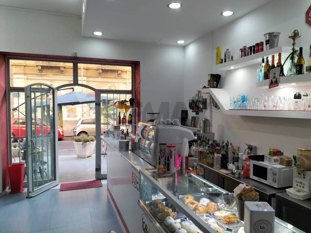 negozio in affitto a Catania in zona Ognina
