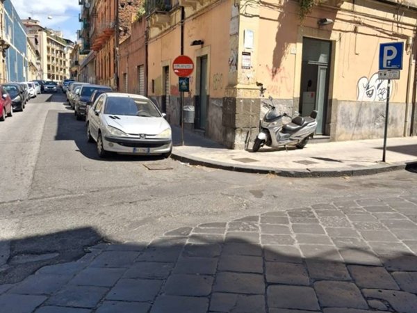 negozio in affitto a Catania