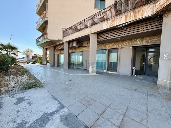 locale commerciale in affitto a Catania in zona Ognina