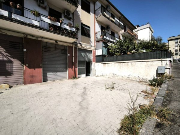 negozio in affitto a Catania