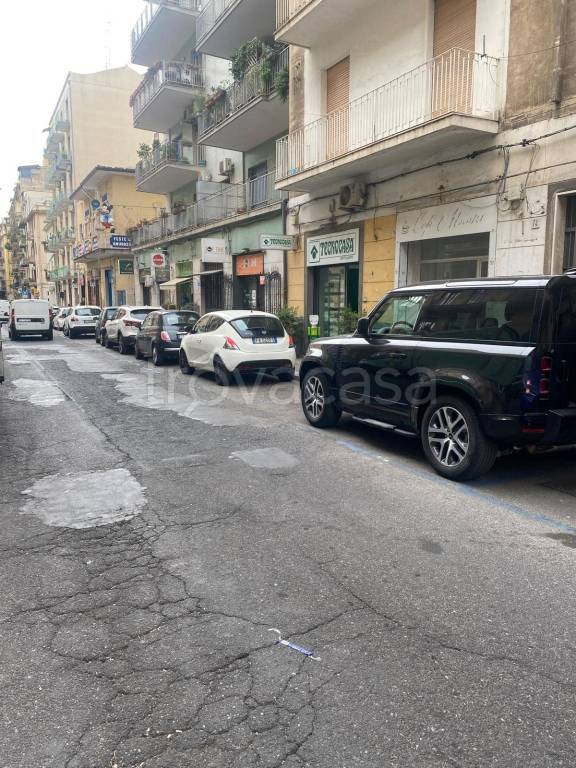 negozio in affitto a Catania in zona Picanello