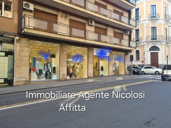 negozio in affitto a Catania
