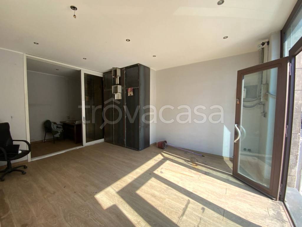 negozio in affitto a Catania