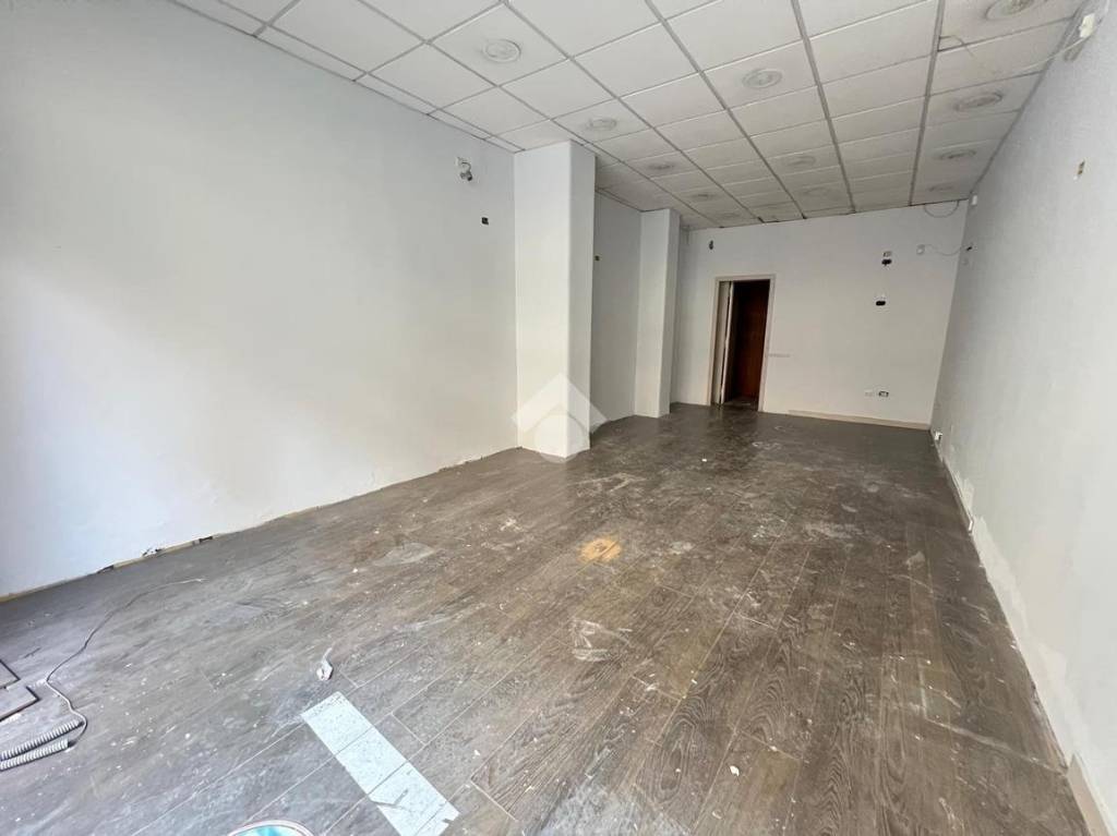 negozio in affitto a Catania in zona Picanello