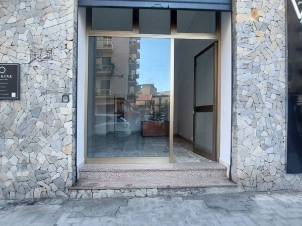 negozio in affitto a Catania