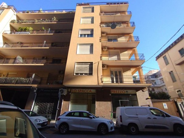 negozio in affitto a Catania