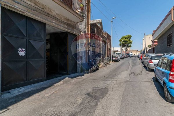 negozio in affitto a Catania in zona Ognina