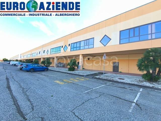 locale commerciale in affitto a Catania in zona Zona Industriale