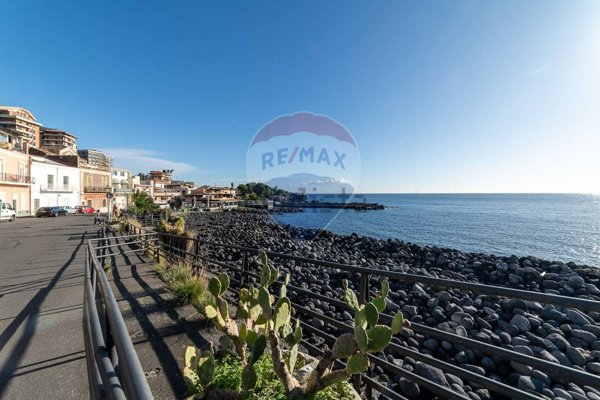 negozio in affitto a Catania in zona Ognina