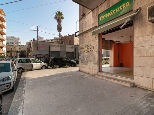 negozio in affitto a Catania