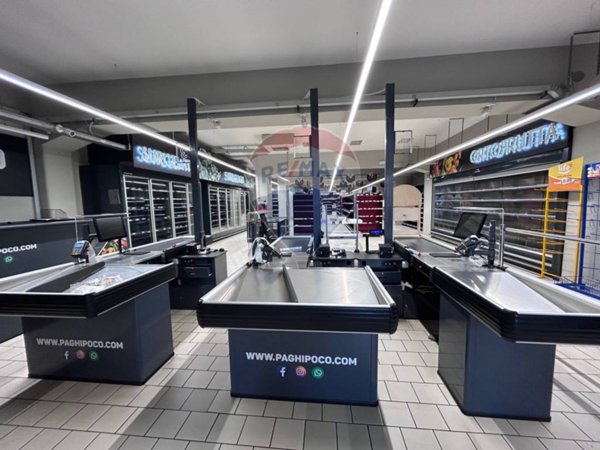 negozio in affitto a Catania