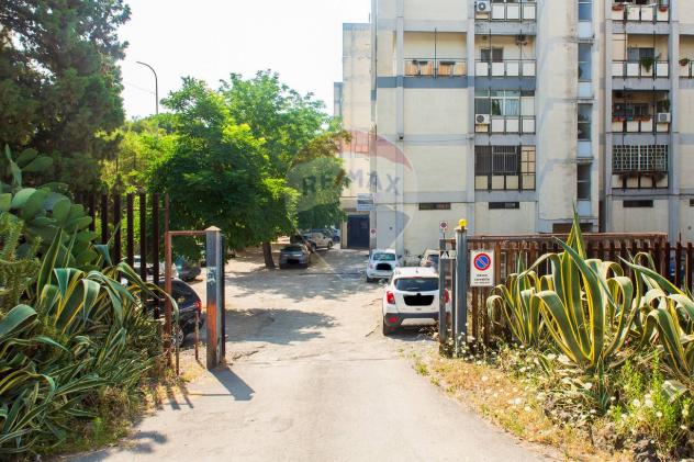 negozio in affitto a Catania