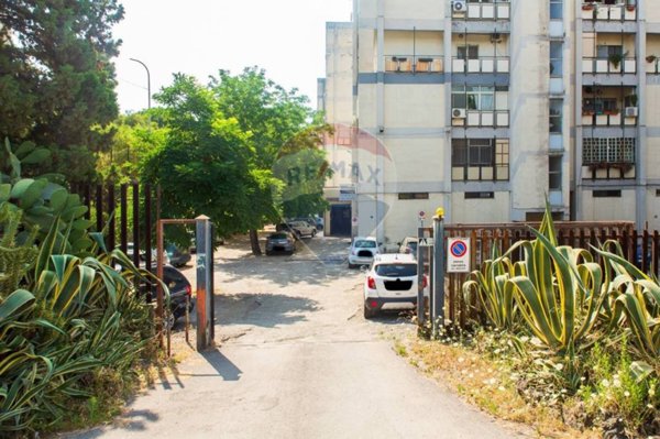 negozio in affitto a Catania