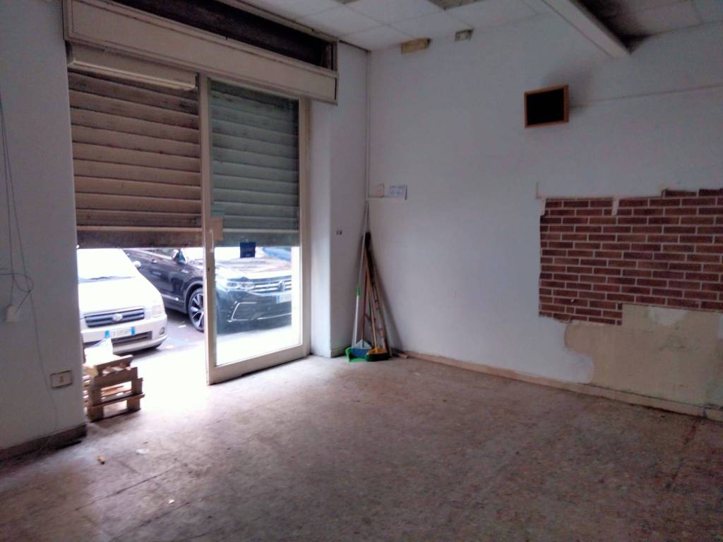 negozio in affitto a Catania in zona Picanello