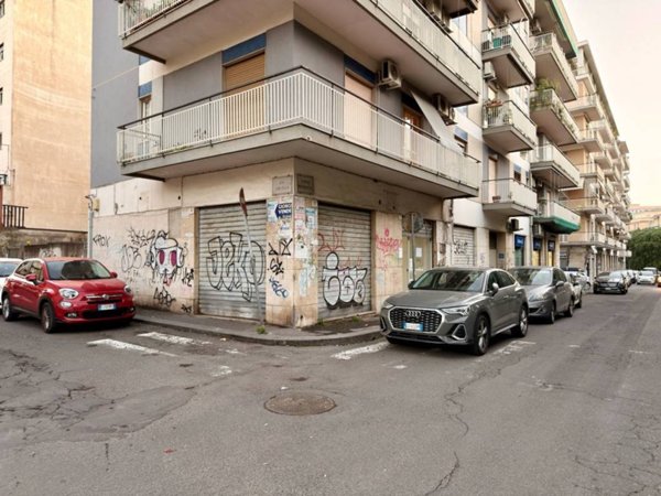 negozio in affitto a Catania