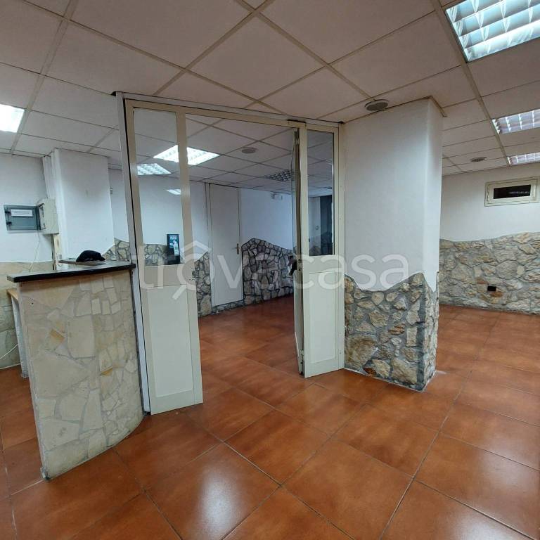 negozio in affitto a Catania