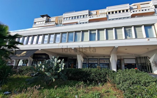 locale commerciale in affitto a Catania in zona Ognina