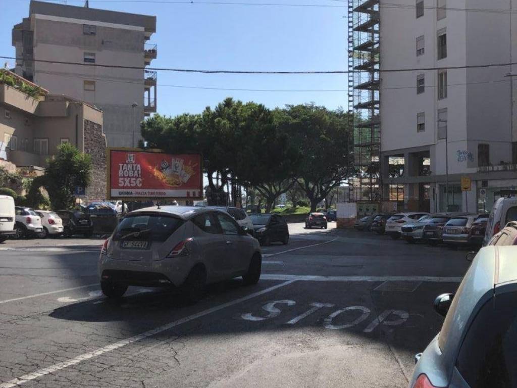 negozio in affitto a Catania