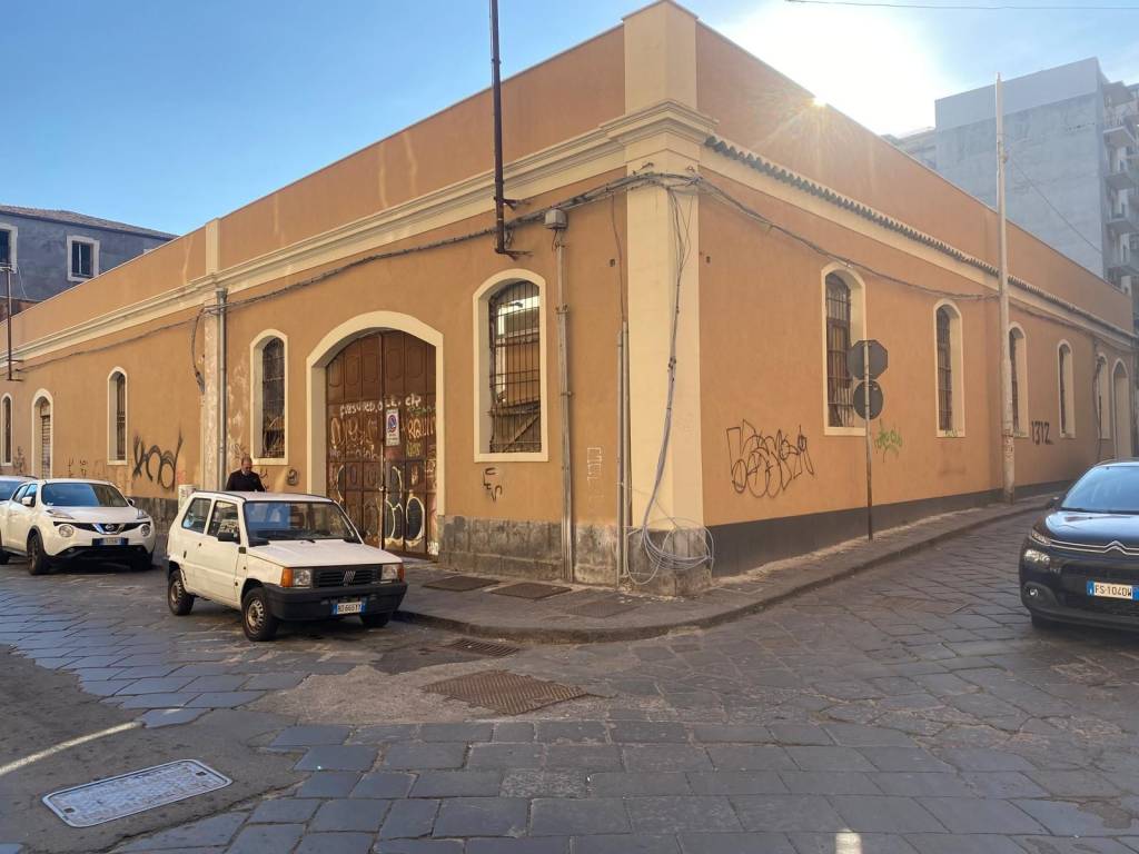 negozio in affitto a Catania in zona Centro Storico
